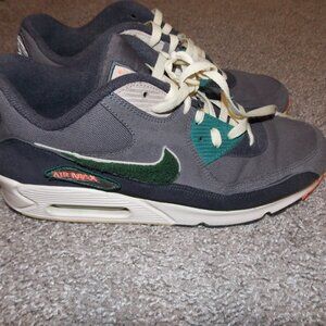 Nike Air Max 90 Oil Grey Rainforest Size 11.5